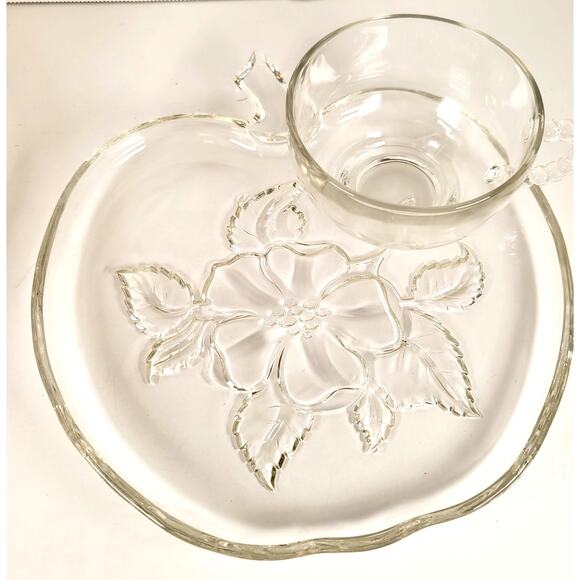 Hazel Atlas Apple Snack Set 4 Plates 4 Cups Orchard Embossed Clear Glass - Picture 13 of 13